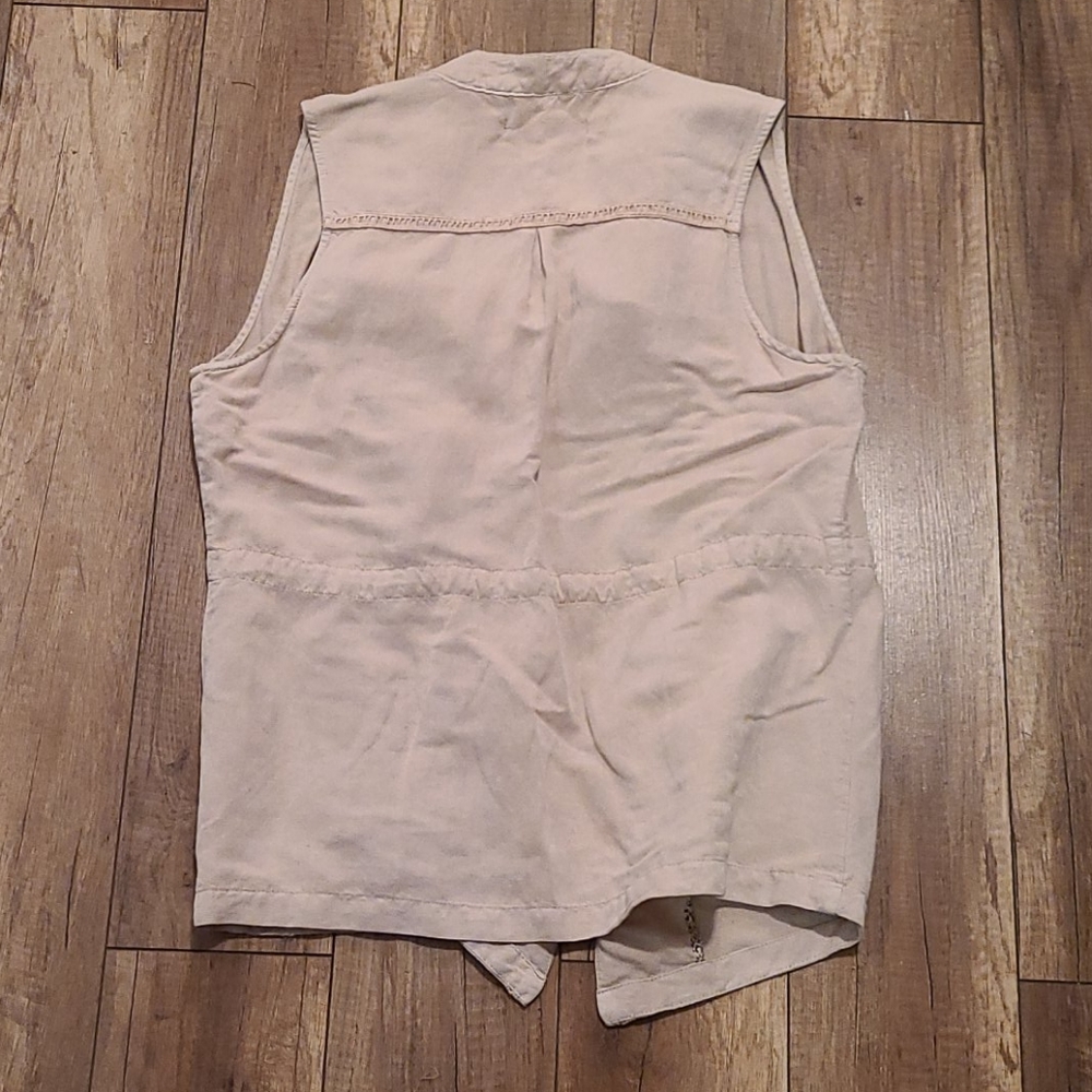 Utility Vest - Picture 8 of 9